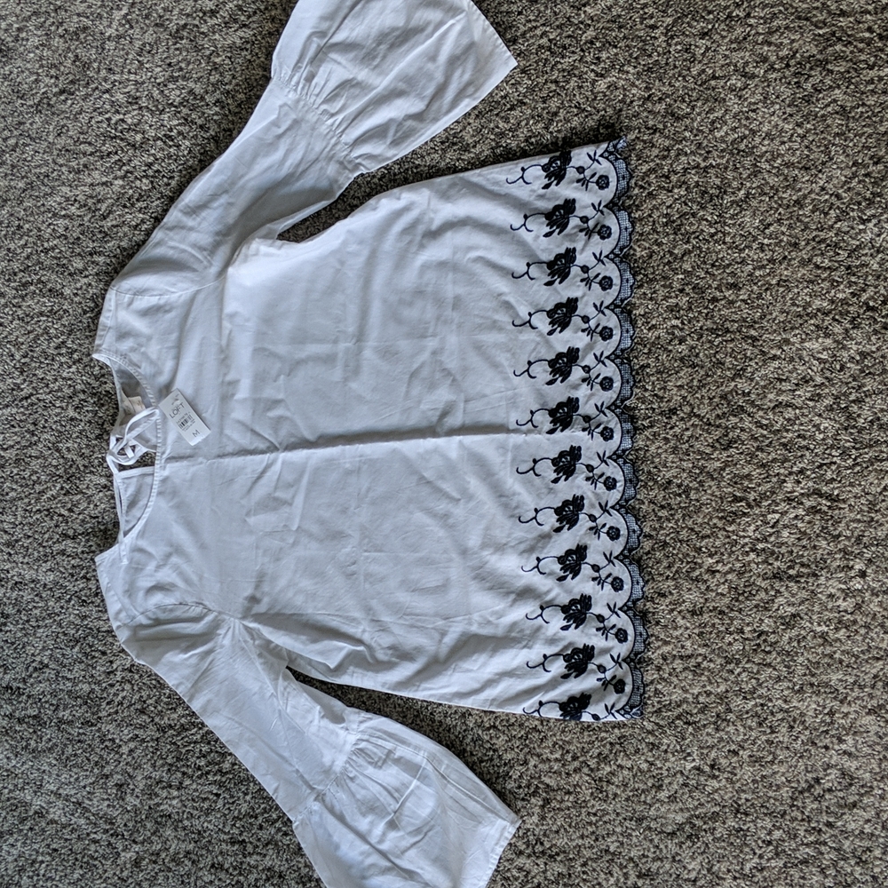 🎉🎉NWT Loft Embroidered Top
